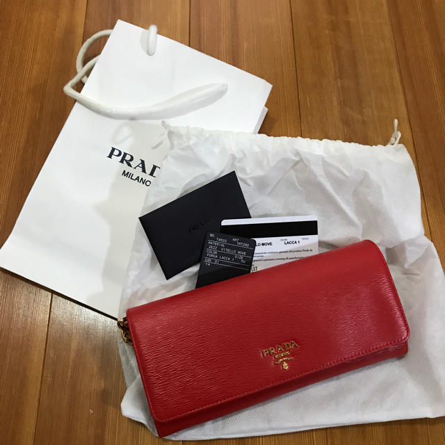 PRADA(プラダ)の新品☆PRADA チェーンショルダー ミニバッグ ウォレット 赤 サフィアーノ レディースのバッグ(ショルダーバッグ)の商品写真