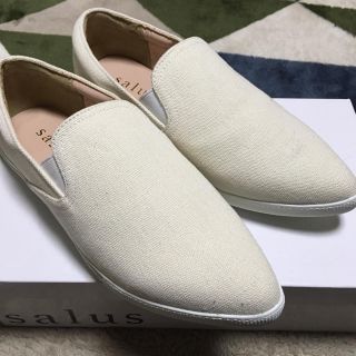 サルース(salus)のsalus スリッポン ホワイト 新品(スリッポン/モカシン)