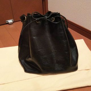 ルイヴィトン(LOUIS VUITTON)のルイヴィトンエピプチノエ(ショルダーバッグ)