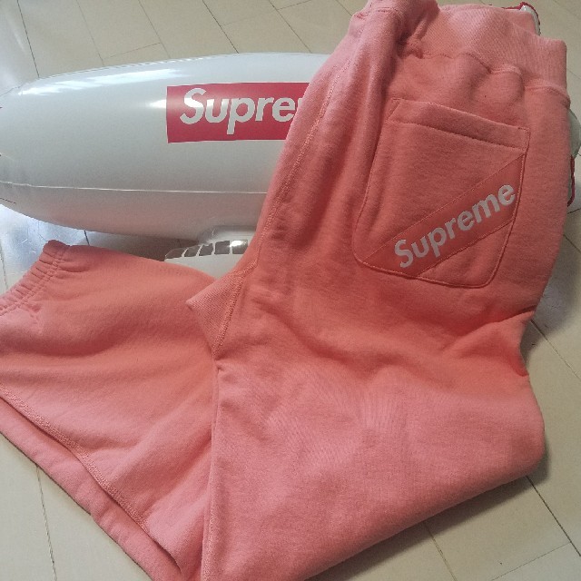 Supreme(シュプリーム)のsupreme コーナーラベルスウェットM18SS　シュプリーム　パンツ メンズのパンツ(その他)の商品写真