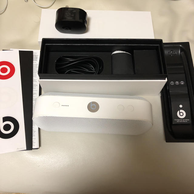 Beats by Dr Dre(ビーツバイドクタードレ)の beats  pill ＋ ホワイト スマホ/家電/カメラのオーディオ機器(スピーカー)の商品写真