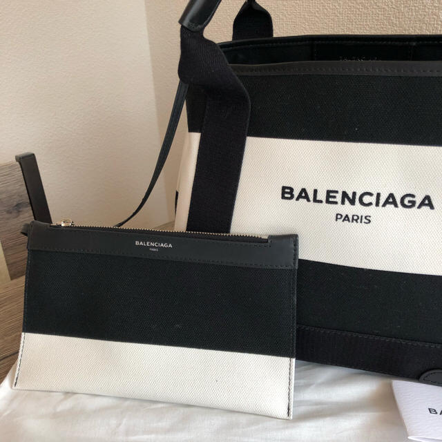 Balenciaga(バレンシアガ)の新品!!  バレンシアガ キャンバス トート S 新色 希少 白×黒  カバス レディースのバッグ(トートバッグ)の商品写真