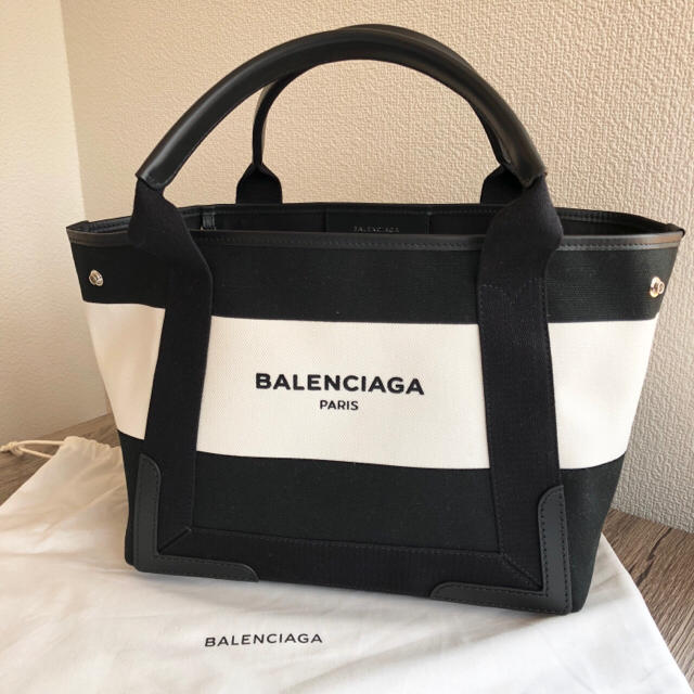 Balenciaga(バレンシアガ)の新品!!  バレンシアガ キャンバス トート S 新色 希少 白×黒  カバス レディースのバッグ(トートバッグ)の商品写真