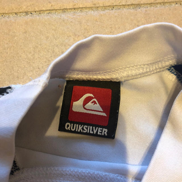 QUIKSILVER(クイックシルバー)のクイックシルバーボーイズラッシュガード キッズ/ベビー/マタニティのキッズ服女の子用(90cm~)(水着)の商品写真