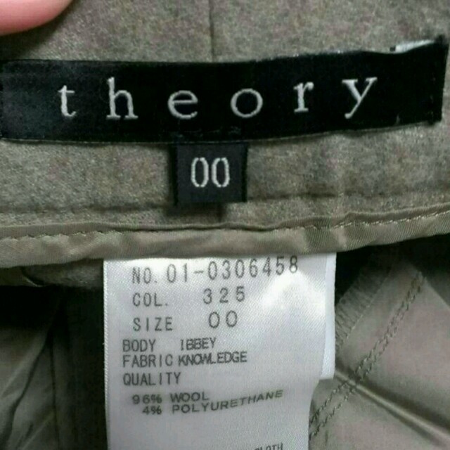 theory(セオリー)の美品★theoryウールテーパードパンツ レディースのパンツ(クロップドパンツ)の商品写真