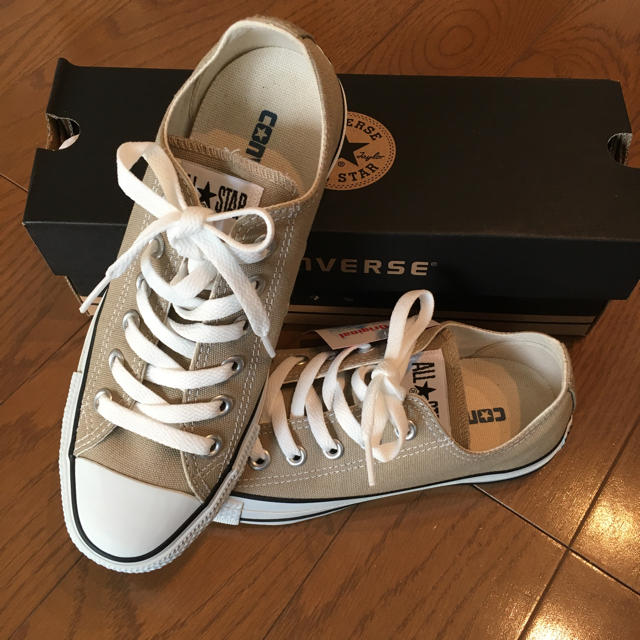 CONVERSE(コンバース)の週末値引！コンバース ベージュ ローカット 23.5センチ レディースの靴/シューズ(スニーカー)の商品写真