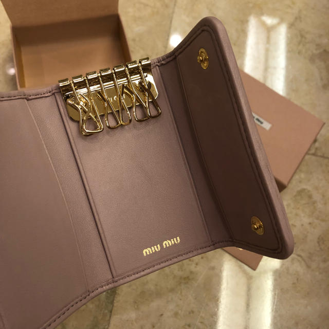 好評得価 miumiu - MIUMIU♡新品キーケース 今だけお値下げの通販 by chii♡'s shop|ミュウミュウならラクマ 高評価