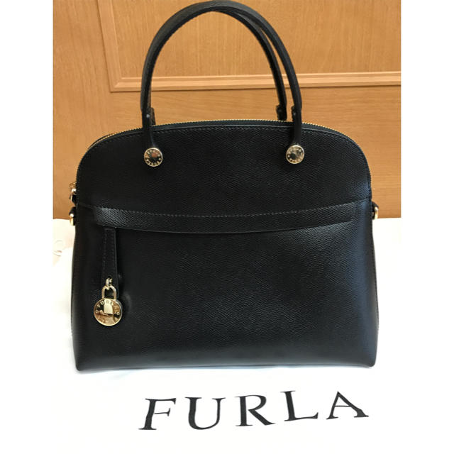 話題の行列 Furla - 【mino様専用】フルラ  パイパー  ブラックMサイズ ハンドバッグ