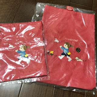 ファミリア(familiar)の専用【新品】ファミリア コップ袋とシューズ入れセット 赤色(ランチボックス巾着)