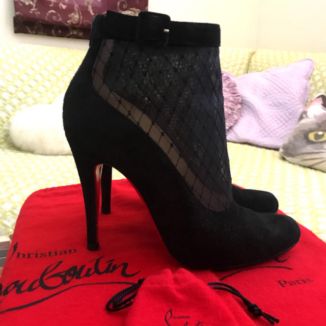 Christian Louboutin(クリスチャンルブタン)の13万円⭐︎美品本物❤️ クリスチャンルブタン  最高級メッシュレースブーティ  レディースの靴/シューズ(ブーティ)の商品写真