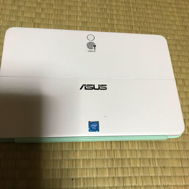 ノートPCAsus transbook mini t102ha 4gb/64gbモデル