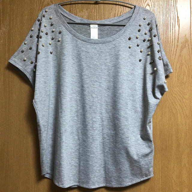 MURUA(ムルーア)の【新品】ジュエル付きカットTOPS レディースのトップス(Tシャツ(半袖/袖なし))の商品写真