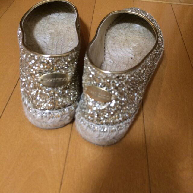 JIMMY CHOO(ジミーチュウ)のゴールドパンプス レディースの靴/シューズ(ハイヒール/パンプス)の商品写真