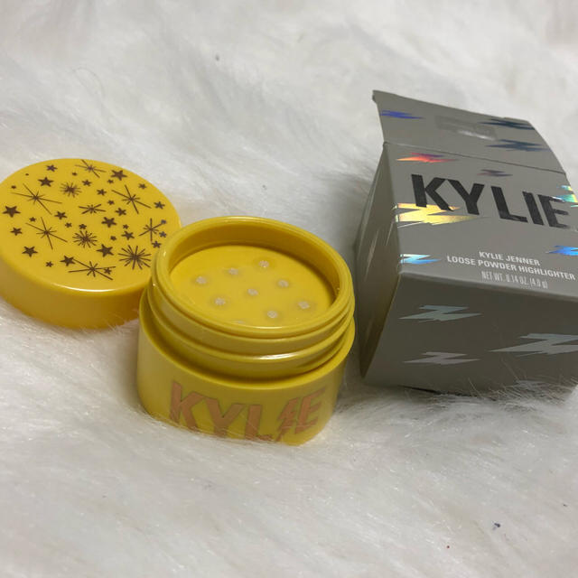 Kylie Cosmetics(カイリーコスメティックス)のKylie Highlighter ハイライト コスメ/美容のベースメイク/化粧品(フェイスパウダー)の商品写真