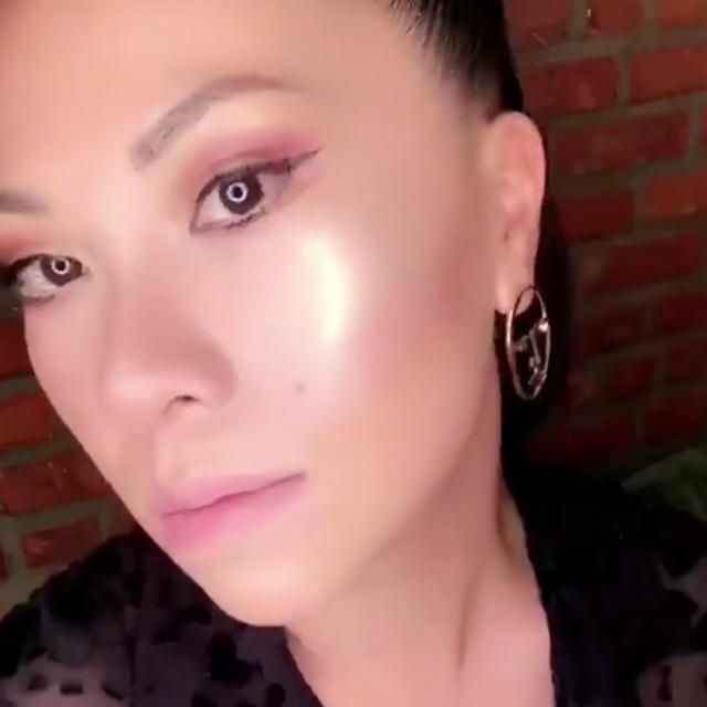 Kylie Cosmetics(カイリーコスメティックス)のKylie Highlighter ハイライト コスメ/美容のベースメイク/化粧品(フェイスパウダー)の商品写真