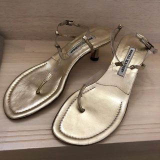 マノロブラニク(MANOLO BLAHNIK)の未使用品 マノロブラニク ライトゴールドサンダル 38(サンダル)