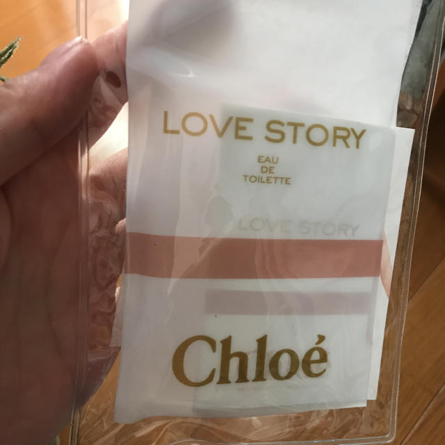 Chloe(クロエ)のChloe♡ラブストーリー ミニ香水 コスメ/美容の香水(香水(女性用))の商品写真