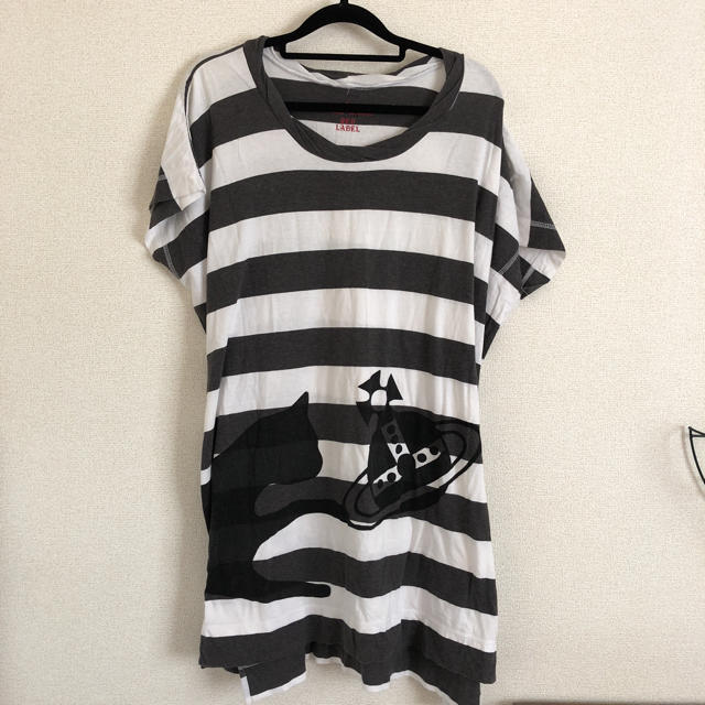 Vivienne Westwood(ヴィヴィアンウエストウッド)のvivienne westwood キャット&オーブ ロング丈 変形Tシャツ レディースのトップス(Tシャツ(半袖/袖なし))の商品写真