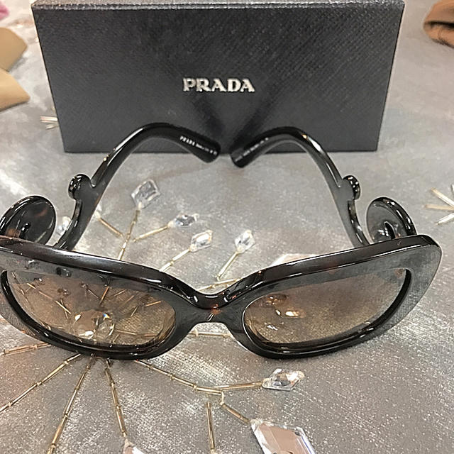 PRADA(プラダ)のPRADA バロック サングラス PR270S レディースのファッション小物(サングラス/メガネ)の商品写真