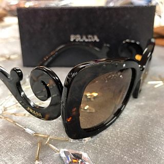 プラダ(PRADA)のPRADA バロック サングラス PR270S(サングラス/メガネ)