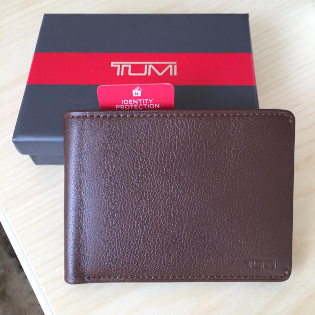 TUMI(トゥミ)のTumi 皮財布(男性用) メンズのファッション小物(折り財布)の商品写真
