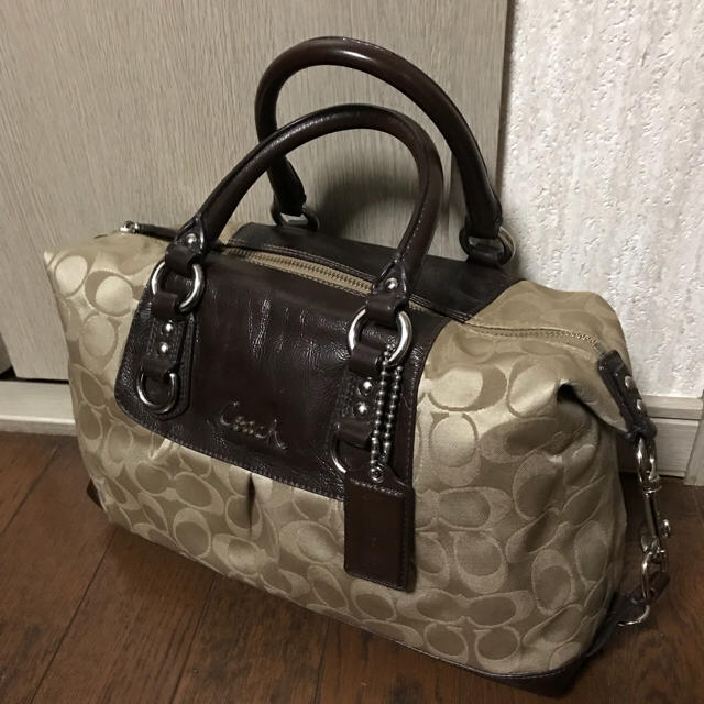 COACH(コーチ)のブラウン&サテン シグネチャー   2way バック COACH レディースのバッグ(ショルダーバッグ)の商品写真