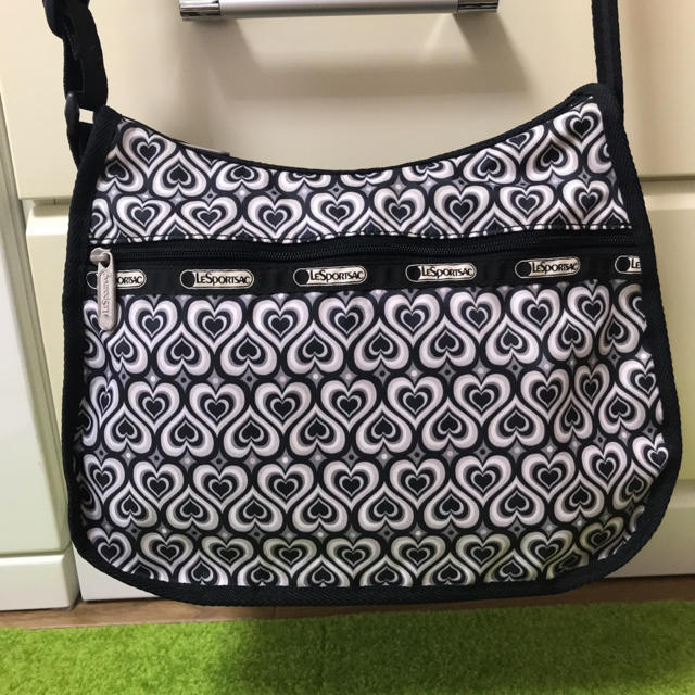 LeSportsac(レスポートサック)のレスポートサック☆ハート柄クラシックホーボー☆ハワイ レディースのバッグ(ショルダーバッグ)の商品写真