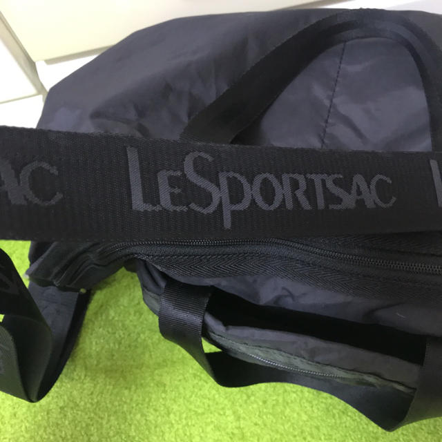 LeSportsac(レスポートサック)のレスポートサック☆レスリー☆黒 レディースのバッグ(ショルダーバッグ)の商品写真