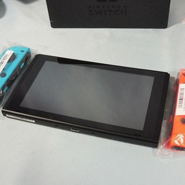 Nintendo Switch(ニンテンドースイッチ)の[送料無料] 任天堂 Switch スイッチ 家庭用ゲーム機 レッドxブルー エンタメ/ホビーのゲームソフト/ゲーム機本体(家庭用ゲーム機本体)の商品写真