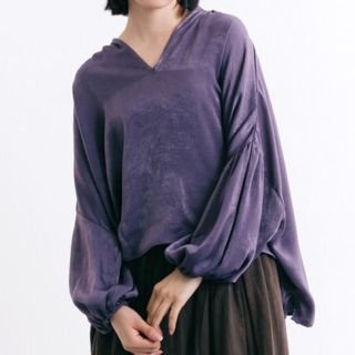 メルロー(merlot)の新品タグ付き　merlot ドルマンスキッパーブラウス(シャツ/ブラウス(長袖/七分))