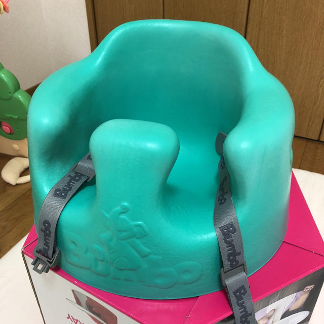 Bumbo(バンボ)のBele様専用 バンボテーブル付き 新品 キッズ/ベビー/マタニティの授乳/お食事用品(その他)の商品写真