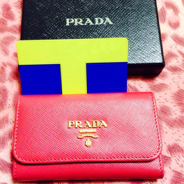 PRADA(プラダ)のキーケース レディースのファッション小物(キーホルダー)の商品写真