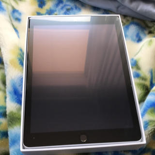 アイパッド(iPad)の第5世代iPad Wi-Fiもでる32Gバイト(タブレット)