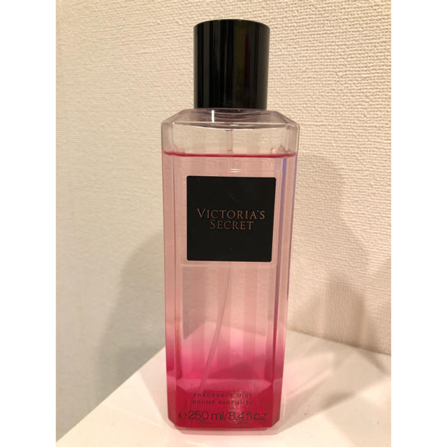 Victoria's Secret(ヴィクトリアズシークレット)のBombshell フレグランス ミスト コスメ/美容の香水(香水(女性用))の商品写真