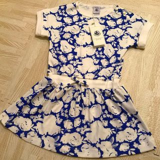 プチバトー(PETIT BATEAU)のプチバトー 18SS ホワイトフラワープリントワンピース 5ans 新品(ワンピース)