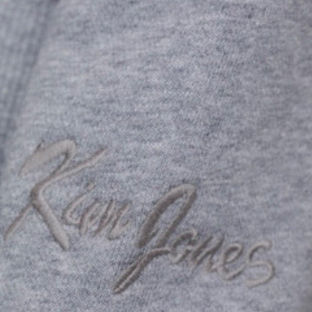 KIM JONES(キムジョーンズ)のKIM JONESとGUのコラボレーションアイテム レディースのトップス(パーカー)の商品写真