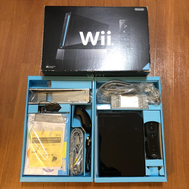Wii(ウィー)のWii ブラック エンタメ/ホビーのゲームソフト/ゲーム機本体(家庭用ゲーム機本体)の商品写真