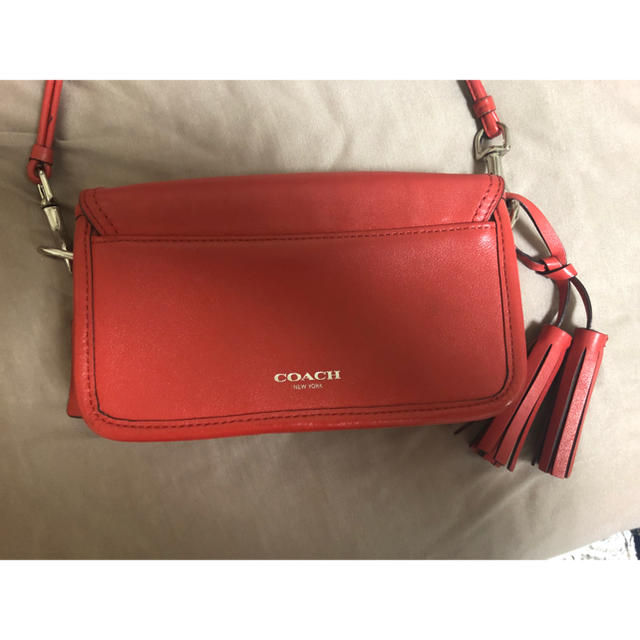 COACH(コーチ)のCOACH/コーチ フリンジショルダーバック レガシーペニー  赤 レディースのバッグ(ショルダーバッグ)の商品写真