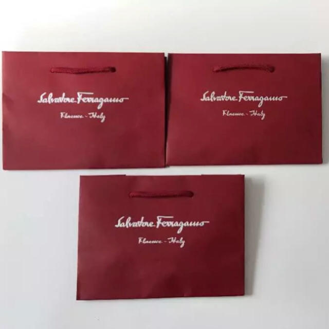 Salvatore Ferragamo(サルヴァトーレフェラガモ)のSalvatore Ferragamo紙袋セット レディースのバッグ(ショップ袋)の商品写真