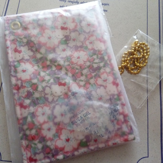 【新品未使用】キティちゃんのパスケース レディースのファッション小物(名刺入れ/定期入れ)の商品写真