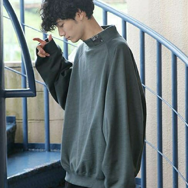 essay  high neck oversized sweater