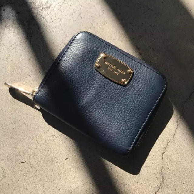 MICHAEL KORS 紺色折りたたみ財布