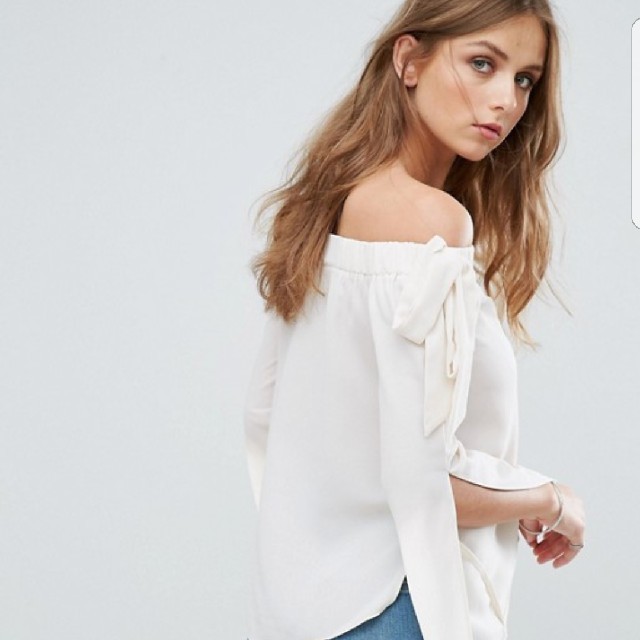 asos(エイソス)のASOS 新品 オフショルブラウス レディースのトップス(シャツ/ブラウス(長袖/七分))の商品写真