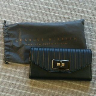 チャールズアンドキース(Charles and Keith)のCHARLES & KEITH 長財布(財布)