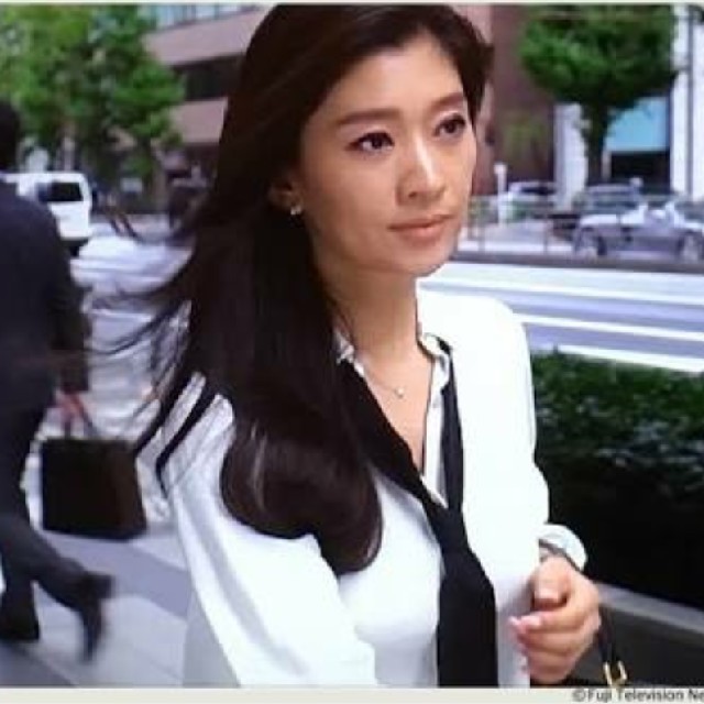 無地 白シャツ　ドゥーズィエムクラス　篠原涼子