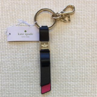 ケイトスペードニューヨーク(kate spade new york)のちうん様専用 Kate Spade♠︎キーホルダー リボン型 黒×マゼンダ(キーホルダー)