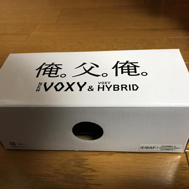 トヨタ(トヨタ)の【値下げ】トヨタ VOXY カラーサンプル 非売品 エンタメ/ホビーのおもちゃ/ぬいぐるみ(ミニカー)の商品写真