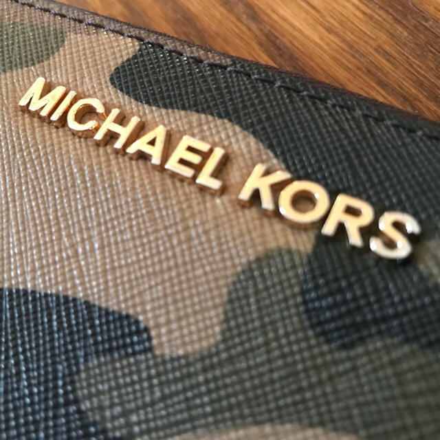 Michael Kors(マイケルコース)のMICHAEL KORS 財布 カモフラージュ 迷彩 レディースのファッション小物(財布)の商品写真