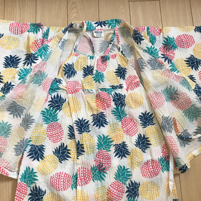 BREEZE(ブリーズ)のBREEZE  パイナップル柄  浴衣  130 キッズ/ベビー/マタニティのキッズ服女の子用(90cm~)(甚平/浴衣)の商品写真