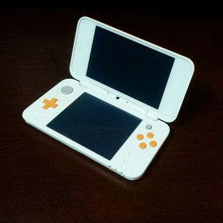 ニンテンドー3DS(ニンテンドー3DS)のNew 2DS LL ホワイト✖️オレンジ 本体のみ 送料無料(携帯用ゲーム機本体)